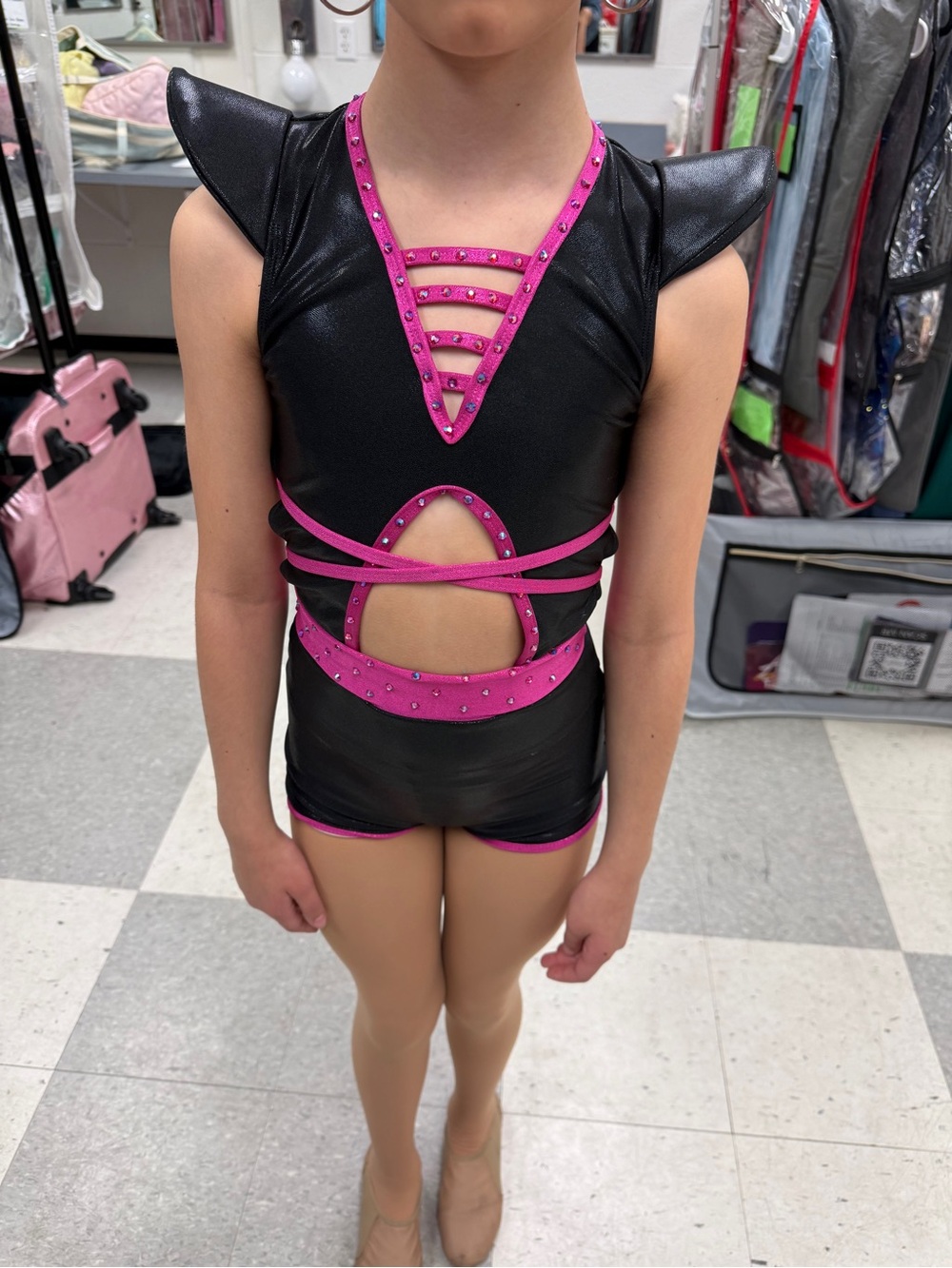 Bryn Lavinia pink and black MC